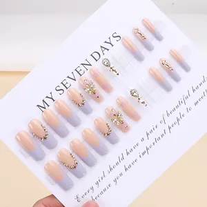 Faux ongles carrés extra longs avec papillons 3D dorés, french rouge et strass brillants