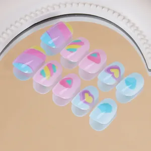 Unghie Finte per Bambini Design a Cuore Arcobaleno Dolce Macaron Multicolore Copertura Completa Unghie Artificiali per Decorazione Manicure Ragazze
