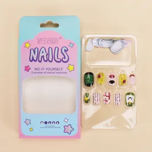 Faux ongles courts pour enfants avec 24 pièces aux motifs cartoon mignons et mats