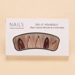 Set di 24 unghie finte a mandorla, marrone cioccolato e rosa nudo con strisce glitterate