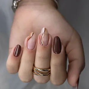 Unghie Finte Press On Lucide a Mandorla Marrone Mocha Nude Color Block Linee Glitter Oro Eleganti Unghie Per Donna Manicure