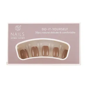 Coffret de 30 faux ongles marron moka mats de forme carrée avec boîte de présentation