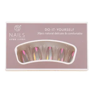 Set de 30 faux ongles faits main aux reflets aurore irisés dans un emballage premium