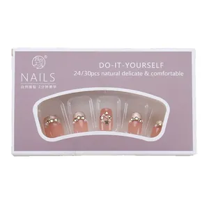 Cat-eye cat-eye fake nails with French pearls and rhinestones on nude pink base
