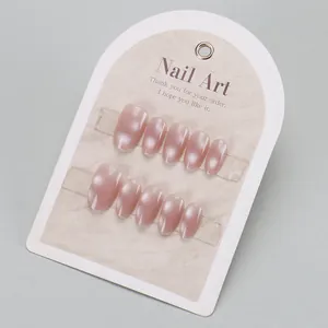 Faux ongles œil de chat rose perle élégants avec effet scintillant et forme ovale