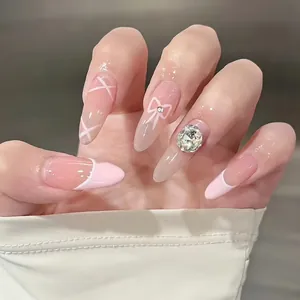 Unghie finte fatte a mano con strass, punte francesi e fiocchi 3D in rosa e bianco