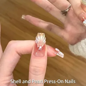 Handgefertigte rosa Ombré-Nägel zum Aufkleben mit 3D-Muscheln, Perlen und Strasssteinen
