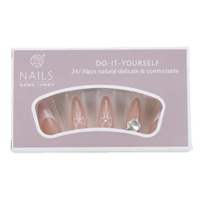 Unghie finte rosa nude con fiocchi bianchi e strass in confezione viola