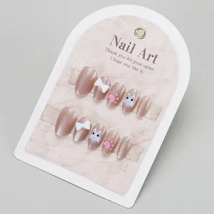 Faux ongles yeux de chat motif chat avec nœuds 3D et pattes sur carte beige