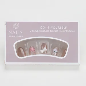 Détails de faux ongles roses chat avec relief 3D de pattes et nœuds papillon
