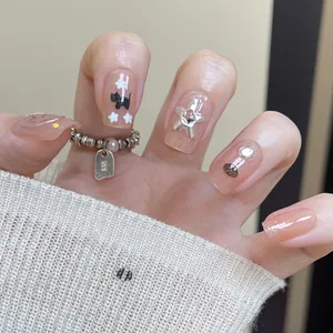 Unghie Finte da Incollare Fatte a Mano Gatto Cartone Animato 3D Stella Marina Fungo Perla Nude Rosa Corte Manicure per Donna