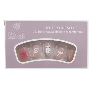 Set de uñas postizas de dibujos animados con degradado rojo, cara de gato y lazos