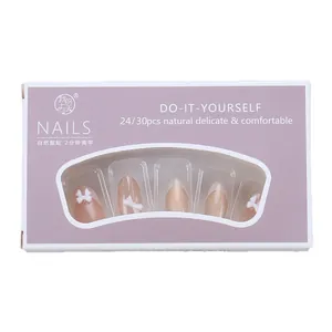 Faux ongles faits main effet œil de chat avec nœuds 3D blancs et fini rose nude