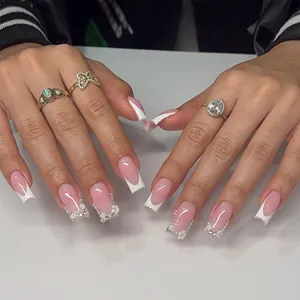 Faux Ongles à Presser Style Français Bord Blanc Fleur Strass Forme Cercueil Long Avec Accents Floraux 3D et Künstliche Perles pour Femmes