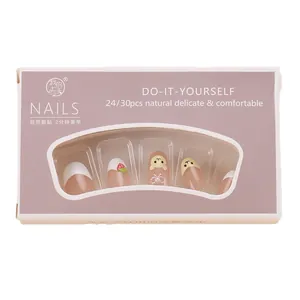 Set unghie finte corte french con orsetto fragola e fiocco in scatola lavanda