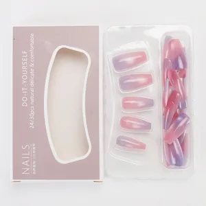 Roze naar paarse gradiënt cat eye kunstnagels met glitters in een geschenkdoos