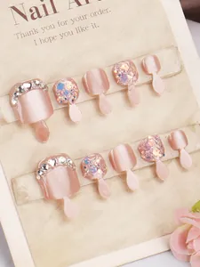 Unghie finte per piedi occhio di gatto rosa con strass argento e glitter cangianti