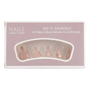 Unghie finte piedi rosa cat-eye con glitter e strass in confezione regalo viola
