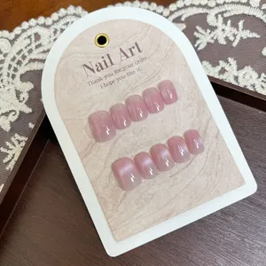 Lot de 10 faux ongles œil de chat rose courts de forme carrée-ovale sur carte marbre