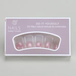 Detailansicht der rosa Farbverlauf Cat-Eye Kunstnägel Verpackung und 30er-Nagelset
