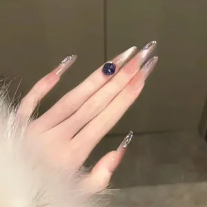 Faux ongles stiletto dégradé rose nude avec cristaux violets et strass, lot de 30pcs