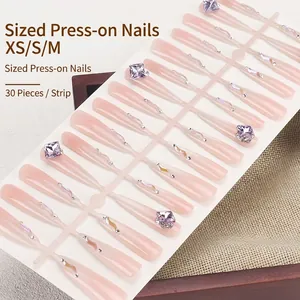 Faux ongles faits main rose avec des strass en cristal violet et effet pailleté