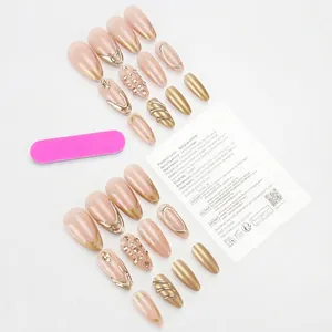 Faux ongles amande avec vagues dorées 3D et design rose nude luxueux de 24 pièces