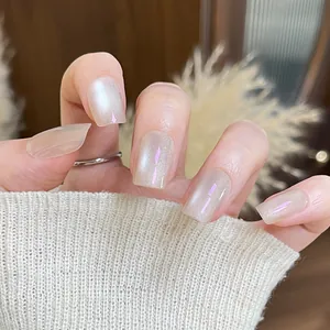 Faux ongles cat eye champagne nu, dégradé de perles, forme carrée courte et élégante