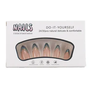 Set di 24 unghie finte rosa nude e verdi con linee dorate in confezione originale