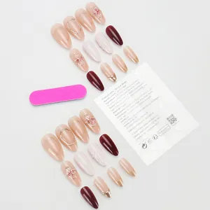 Set di 24 unghie finte rosa nude con decorazioni floreali dorate e finitura rosso opaco