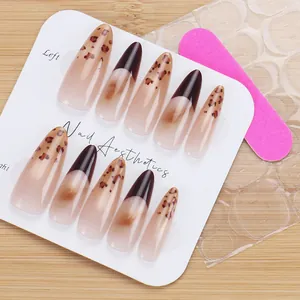 Détails de faux ongles amande avec motif léopard et dégradé French marron élégant