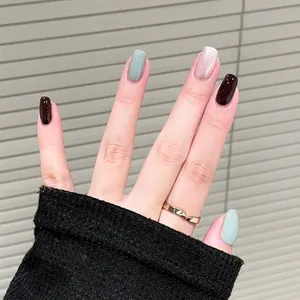 Short press-on nails in Morandi brown, sage green, and pearl white tones with a gold ring