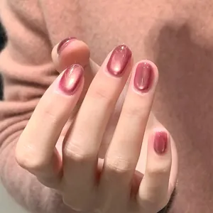 Elegante Katzenauge-Drucknägel in Pink-Verlauf mit glänzendem metallischem Luster-Effekt