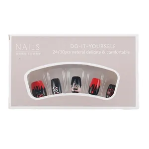Uñas postizas góticas de Halloween con diseño de rosas rojas y murciélagos, 24 piezas