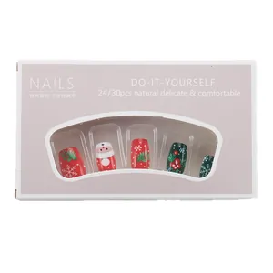 Faux ongles courts de Noël avec motifs de flocons rouges et Père Noël festif