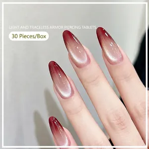 Eleganti unghie finte sfumate cat-eye bordeaux e rosa, forma a mandorla lunga