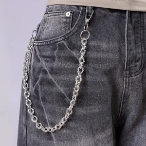 Catena per pantaloni hip hop con teschi in metallo argento su jeans in denim
