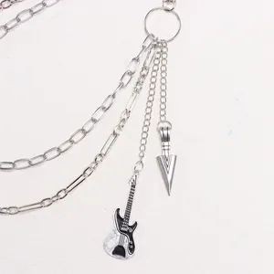 Chaîne de pantalon hip hop multicouche en métal avec pendentifs guitare et flèche