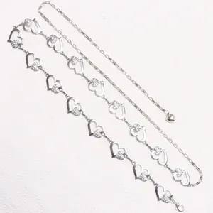Silberne Herz-Taillenkette für Damen mit funkelnden Strasssteinen und Karabinerverschluss