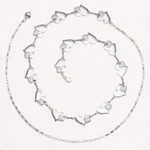 Silberne herzförmige Taillenkette mit Strasssteinen und Karabinerverschluss für Kleider