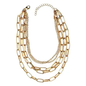 Mehrlagige goldene Gliederkette mit ovalen Ringen und verstellbarem Karabinerverschluss