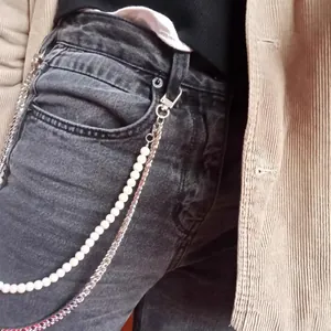 Zweilagige Hip-Hop Taillenkette mit weißen Perlen und silberner Schlangenkette für Jeans
