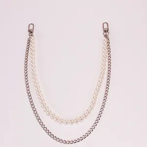 Catena da vita a doppio strato stile punk con perle bianche e maglie in metallo argento