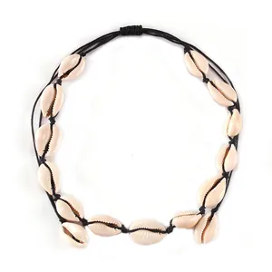 Collana girocollo fatta a mano con conchiglie naturali hawaiane e cordino nero regolabile