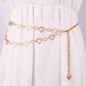 Ceinture chaîne double épaisseur en métal doré avec cœurs évidés pour robes élégantes