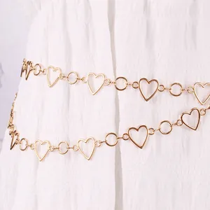 Ceinture chaîne dorée à double rangée avec coeurs ajourés pour robes design élégant