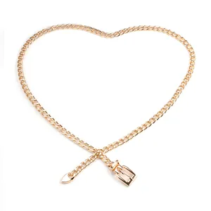 Ceinture chaîne dorée tendance pour femmes avec pendentif coeur et boucle carrée