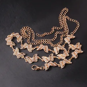 Cadena de cintura punk dorada con dijes de mariposa brillantes e incrustaciones de strass