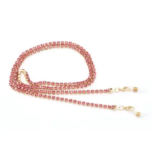 Funkelnde rosa Strass-Brillenkette mit goldenen Karabinerverschlüssen und Silikonschlaufen