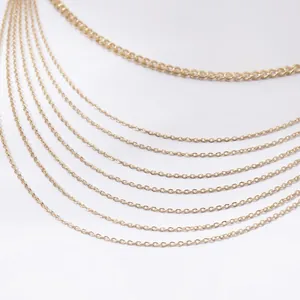 Elegante cintura a catena in metallo dorato multistrato con frange stile vintage da donna